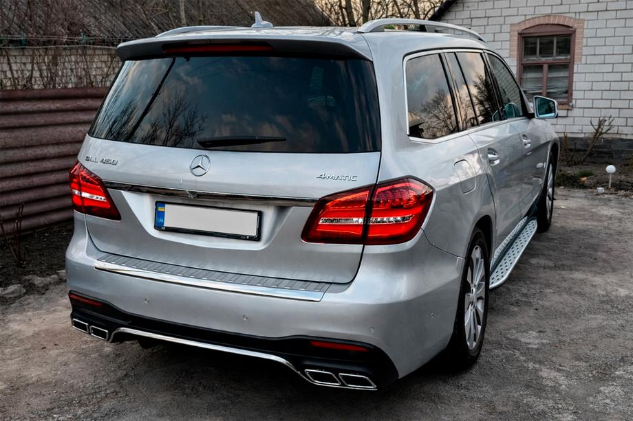 Mercedes GL/GLS -luokka X166 2012–2019 Takadiffuusori GLS63 AMG (kromatuilla pakoputken päädyillä) Kuva 1