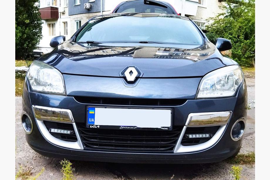 Renault Megane III 2009–2016 Etupuskurin kulmasuojat 2008-2011 (ruostumaton teräs) Image