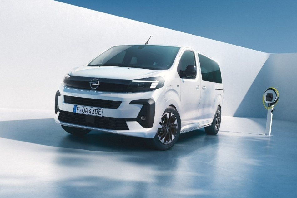 Koeajo: sähköinen minitila-auto Opel Zafira Electric 2024