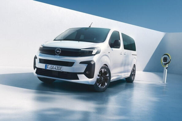Koeajo: sähköinen minitila-auto Opel Zafira Electric 2024