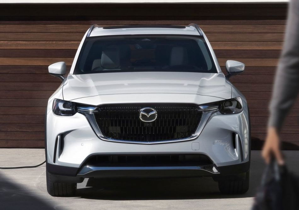 Koeajo: täysikokoinen lippulaiva-crossover Mazda CX-90