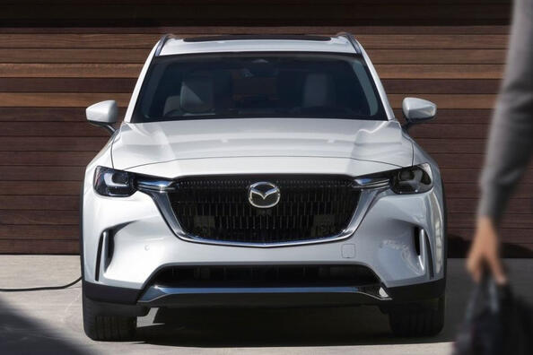 Koeajo: täysikokoinen lippulaiva-crossover Mazda CX-90