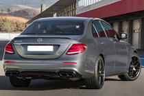 Mercedes E-class W213 2016–2023 Takadiffuusori pakoputkenpäillä E63-Design Black (AMG/AMG-Line 2016-2020) kuva 1