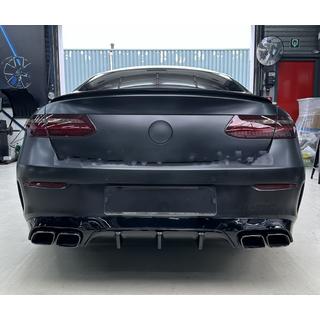 Taka-diffuusori Black pakoputkenpäillä Black (AMG63 Design)
