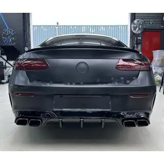 Taka-diffuusori Black pakoputkenpäillä Black (AMG63 Design)