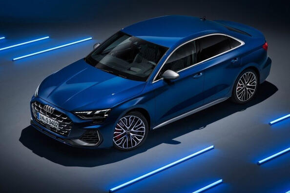 Katsaus uudistettuun urheilusedaniin Audi S3
