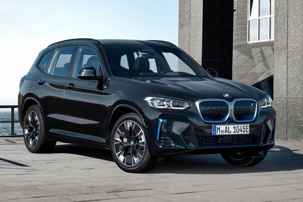 BMW iX3 2021: kattava katsaus päivitettyyn sähkökatumaasturiin