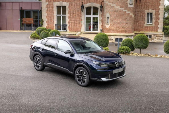 Citroen C4 X 2024 -koeajo: uudistettu crossover-sedan