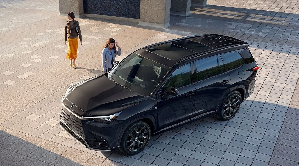 Arvostelu: keskikokoinen crossover Lexus TX