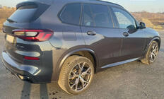BMW X5 G05 2019–2026 M-Sport/X5M helmasarjasetti 2018-2022 (2 kpl, maalattavaksi) kuva 1