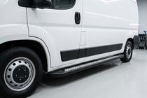 Opel Movano 2021– Sivuastinlaudat New Vision Black (2 kpl, alumiini) Lyhyt akseliväli kuva 1