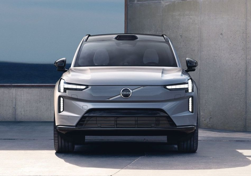 Volvo EX90 -koeajo: uusi ylellisyyden ja turvallisuuden mittapuu