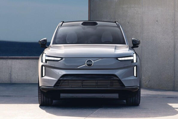Volvo EX90 -koeajo: uusi ylellisyyden ja turvallisuuden mittapuu