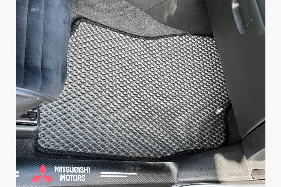 Mitsubishi Outlander 2001–2006 EVA-lattiamatot (mustat) Kuva 3