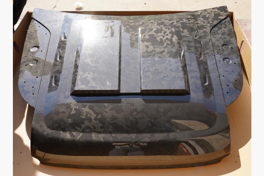 Land Rover Defender 2019– Hiilikuitukonepelti (taottu hiilikuitu) Image
