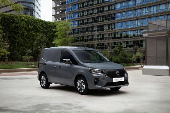 Nissan Townstar -koeajo: mukavuuden ja käytännöllisyyden yhdistelmä