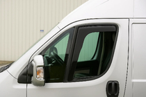 Peugeot Boxer 2006–2025 Ikkunatuulisuojat, upotettavat Niken Luxury (2 kpl) kuva 1
