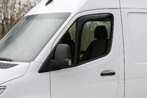 Mercedes Sprinter W907/W910 2018– Ikkunatuulisuojat, upotettavat Niken Luxury (2 kpl) kuva 1