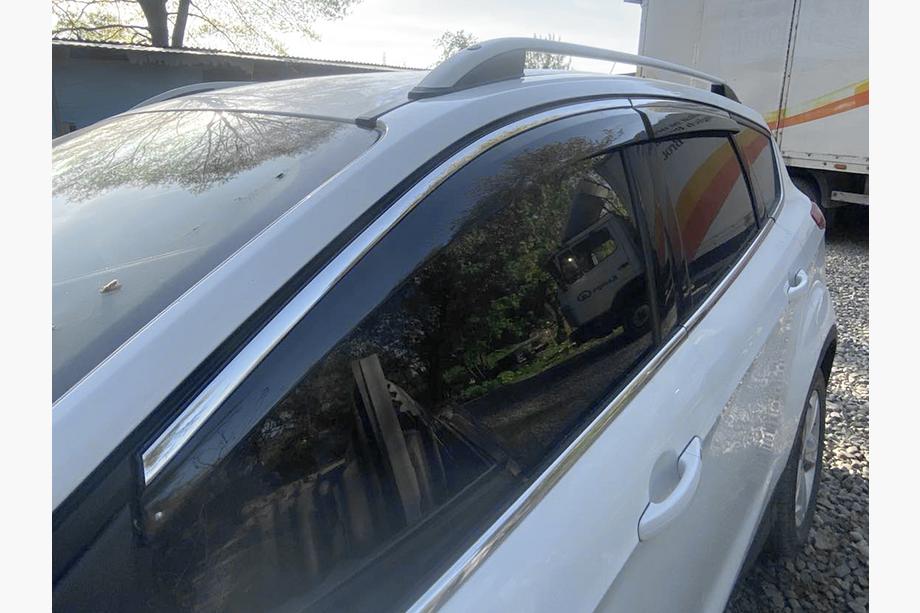 Ford Kuga/Escape 2013–2019 Ikkunatuuliohjaimet kromilistalla Niken Luxury (4 kpl) Image