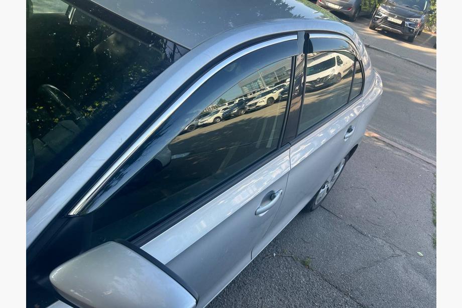 Skoda Rapid 2012–2019 Ikkunatuuliohjaimet kromilistalla Niken Luxury (4 kpl) Image