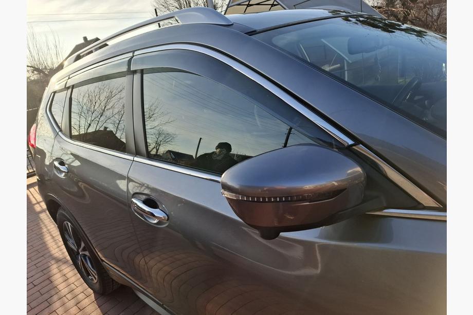 Nissan X-trail T32/Rogue 2014–2021 Ikkunatuuliohjaimet kromilistalla Niken Luxury (6 kpl) Image