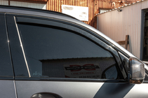 BMW X5 G05 2019–2026 Ikkunatuuliohjaimet, uramalli Niken Luxury (4 kpl) kuva 2