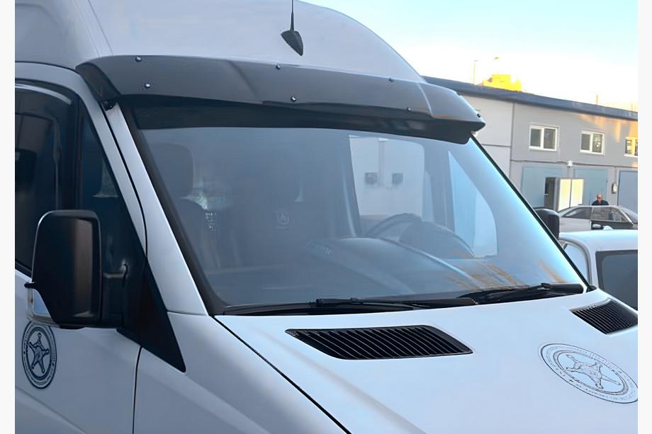 Mercedes Sprinter W906 2006–2018 Tuulilasin lippa V-3 (musta kiiltävä, 5 mm) Image