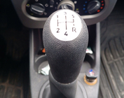 Renault Logan MCV 2005–2013 Vaihdekepin nuppi 8200079112 (musta ja harmaa) kuva 1