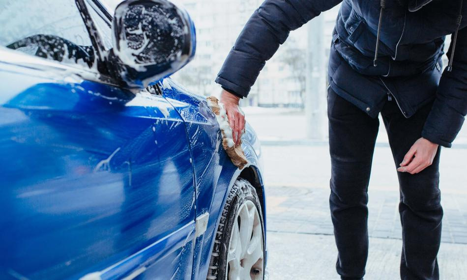 Kannattaako auto pestä talvella?
