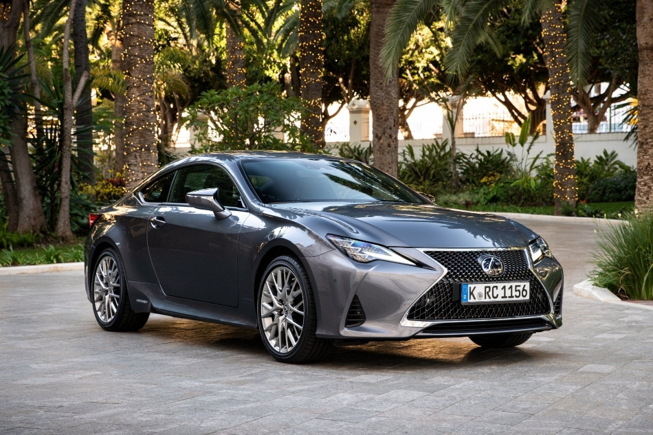 Katsaus ensimmäisen sukupolven Lexus RC:n facelift-malliin