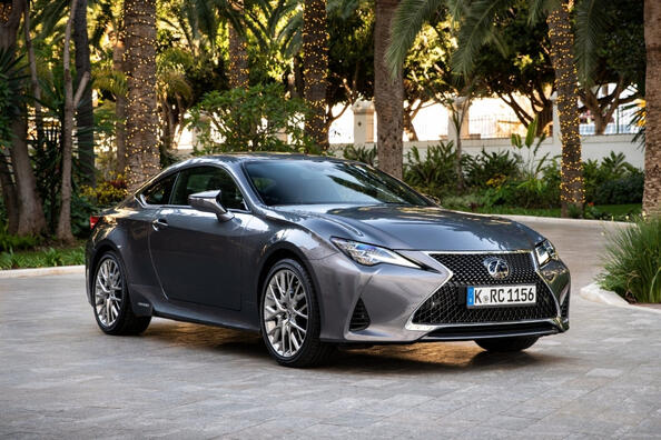 Katsaus ensimmäisen sukupolven Lexus RC:n facelift-malliin