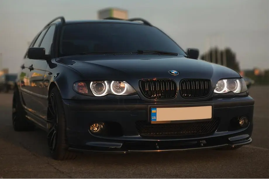 BMW 3-sarja E46 1998–2006 DPT V-1 etulippa (M Sport -malleihin, kiiltävä musta) Kuva 3
