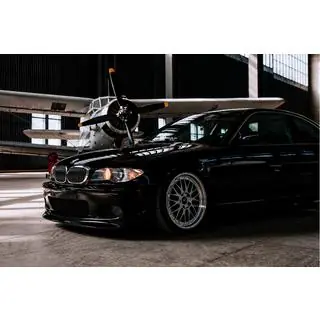Etupuskurin lip-spoileri DPT V-2 (M Sport -malliin, kiiltävä musta) kuva 1