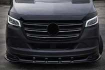 Mercedes Sprinter W907/W910 2018– DPT etupuskurin lip-spoileri (kiiltävä musta) kuva 1