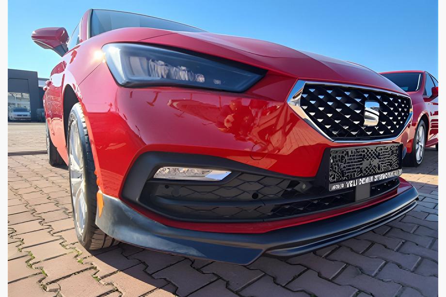 Seat Leon 2020– Etupuskurin lip spoiler DPT V-1 (kiiltävä musta) Kuva 1