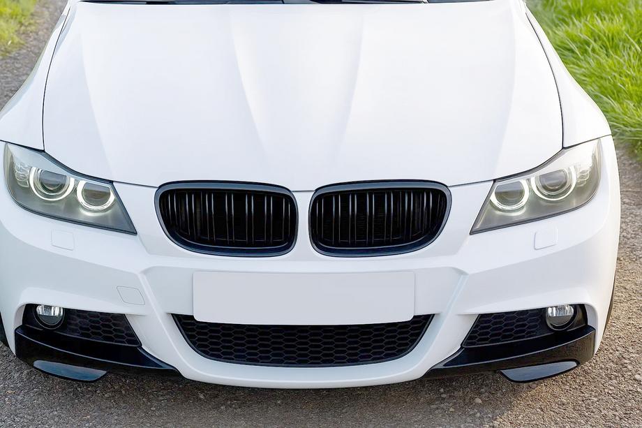BMW 3-sarja E90/E91 2005–2011 M-Look munuaismaski (2008-2011, kiiltävän musta) Image