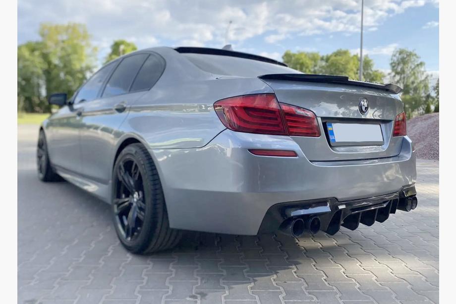 BMW 5-sarja F10/F11 2010–2016 Taka-diffuusori CS-Style DPT (M5:lle, kiiltävä musta, tyhjiömuovattu) Image