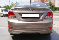 Hyundai Accent 2011–2017 Takadiffuusori DPT (kiiltävä musta) kuva 1