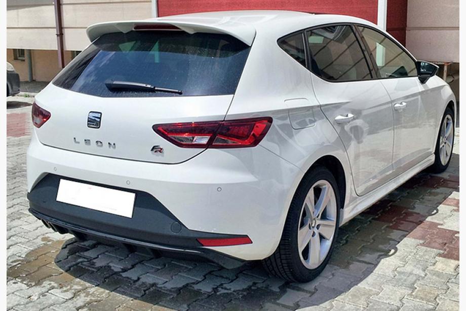 Seat Leon 2013–2020 Takadiffuusori DPT V-3 (2013-2016, kiiltävä musta) Image