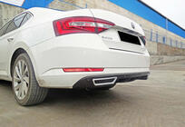Skoda Superb 2015–2024 Takadiffuusori DPT V-2 (kiiltävä musta) kuva 3