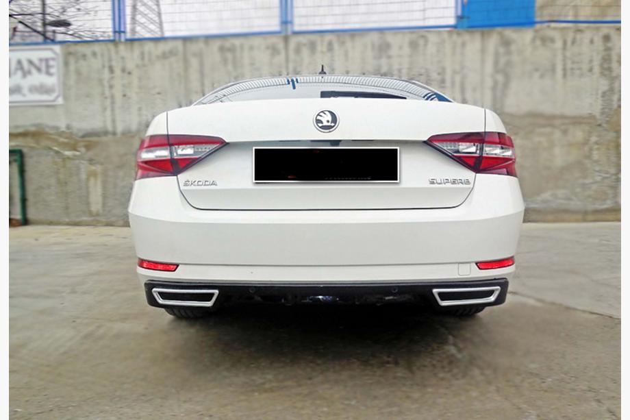 Skoda Superb 2015–2024 Takadiffuusori DPT V-2 (kiiltävä musta) Image
