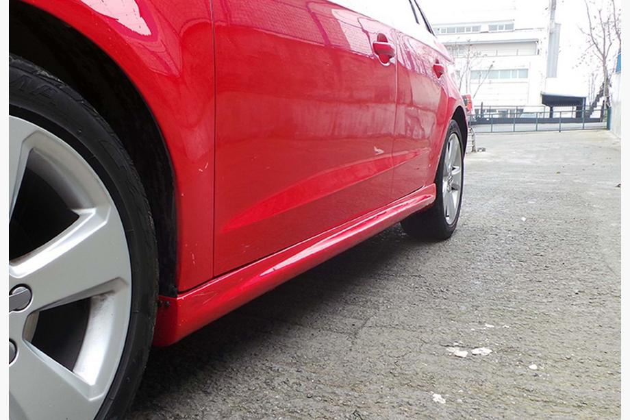 Audi A3 2012–2020 Sivukynnyshelmat DPT (HB, kiiltävä musta) Image