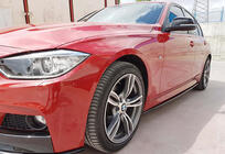 BMW 3-sarja F30/F31 2012–2019 DPT V-3 helman päälliset (M-Sport-helmoihin, kiiltävä musta) kuva 2