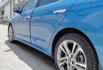 Hyundai Elantra (AD) 2015–2020 DPT helmalevikkeet (kiiltävä musta) kuva 3
