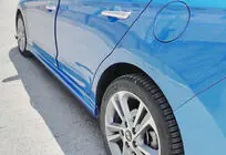 Hyundai Elantra (AD) 2015–2020 DPT helmalevikkeet (kiiltävä musta) kuva 1