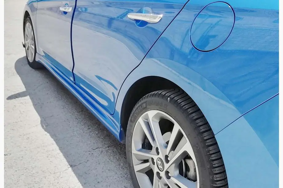 Hyundai Elantra (AD) 2015–2020 DPT helmalevikkeet (kiiltävä musta) Image