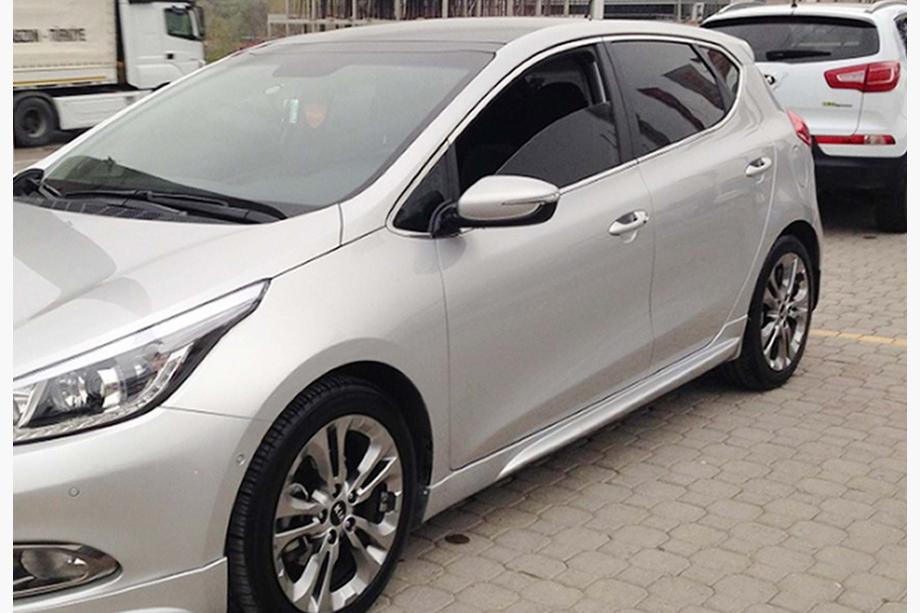 Kia Ceed 2012–2018 Sivukynnykset DPT (2012-2015, kiiltävän musta) Image
