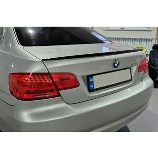M3-Style-spoileri (E92, kiiltävä musta)