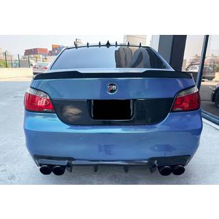 Spoileri M4-Style (kiiltävän musta) kuva 3