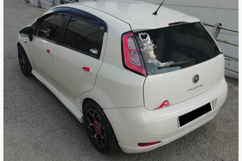 Fiat Punto Grande/EVO 2006–2018 DPT-spoileri (kiiltomusta) Image